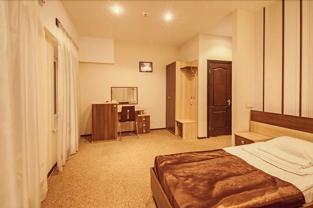 Nyvky Plaza Hotel Kiev Exterior foto