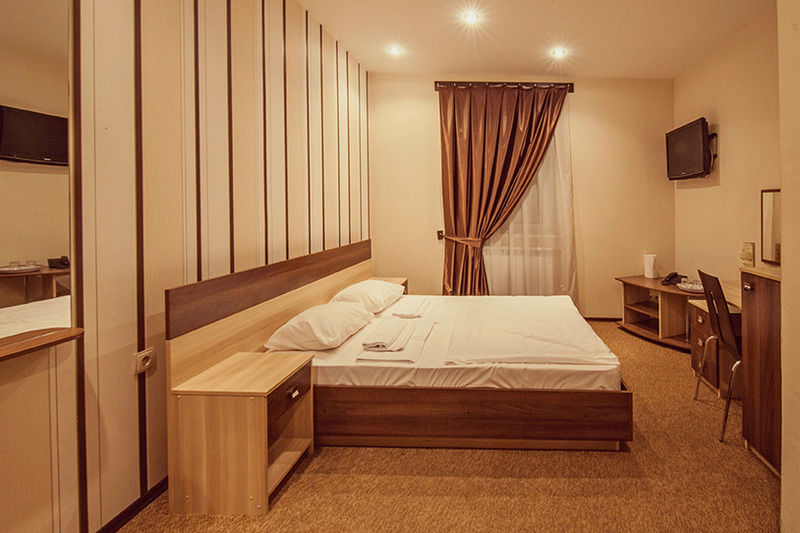 Nyvky Plaza Hotel Kiev Exterior foto